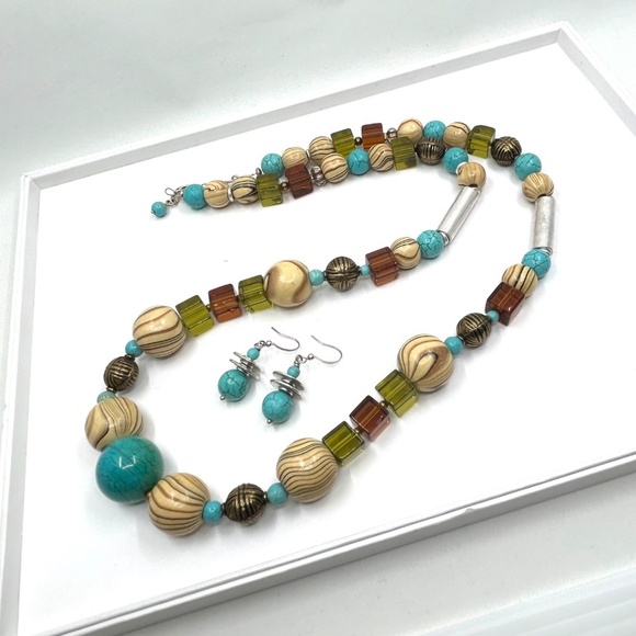NWT Handmade Chunky Wood and Semi-Precious Necklace and Earrings SET - Picture 13 of 13